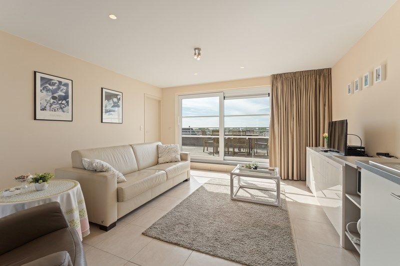 RECENT  EN CENTRAAL GELEGEN PENTHOUSE APPARTEMENT  MET  2 SLAAPKAMERS TE KOOP foto 2