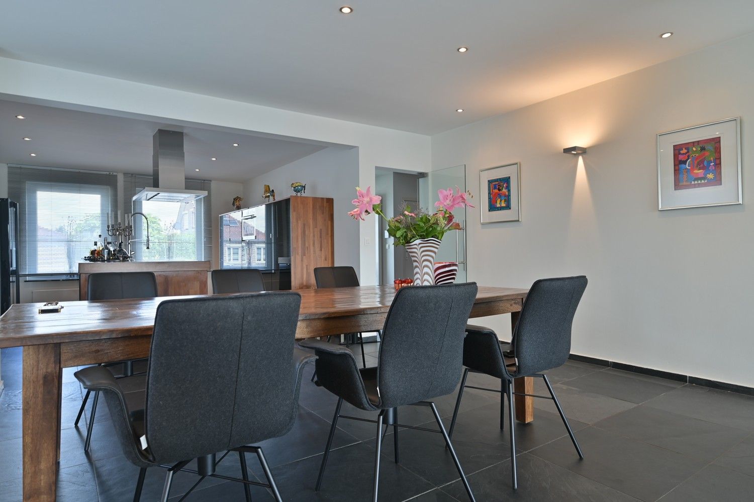 Ruime woning met zwembad en royaal poolhouse, op rustige locatie in Rekem, direct grenzend aan velden foto 18