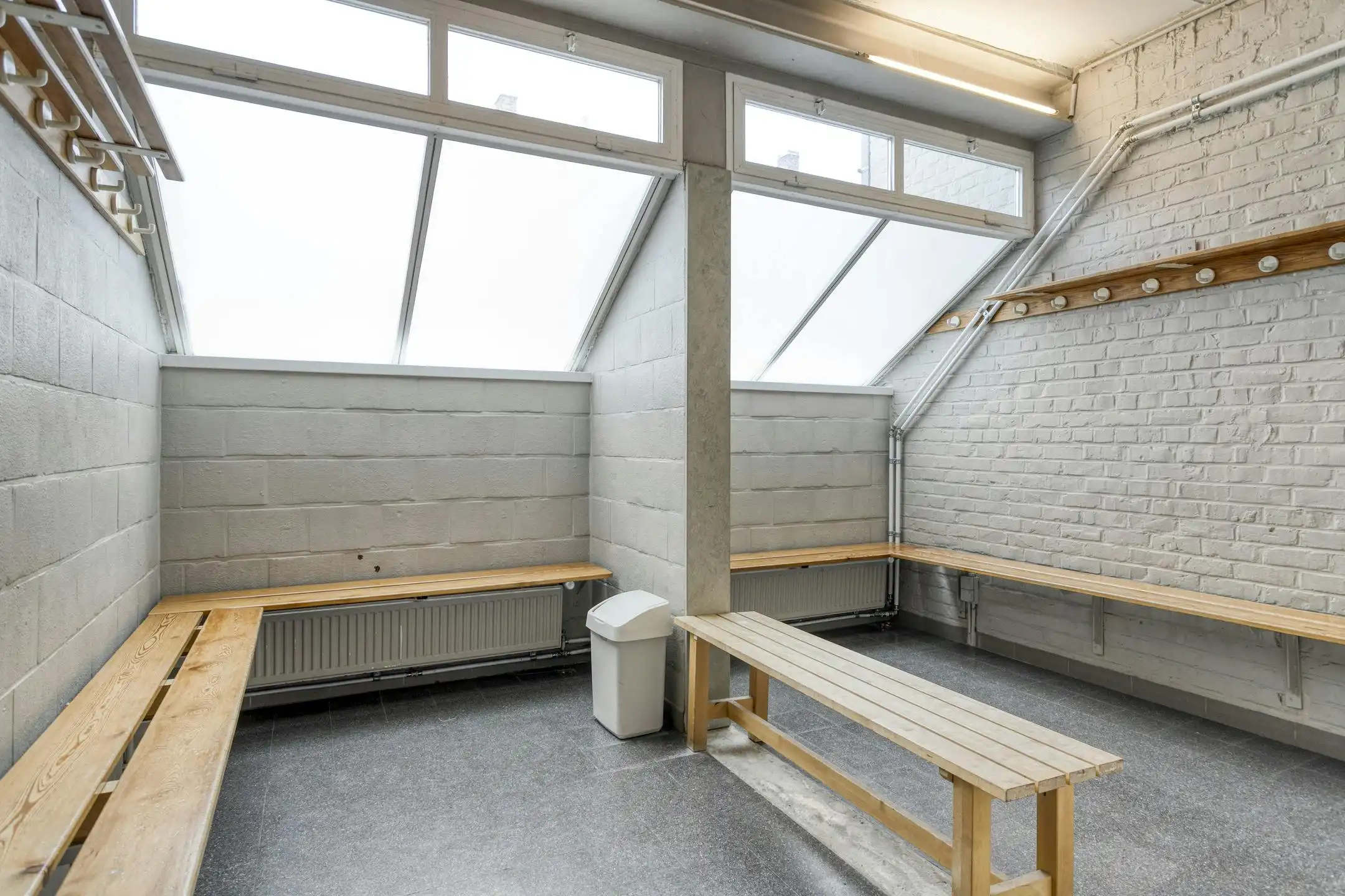 Sportcentrum met woning te koop in Roeselare foto 24