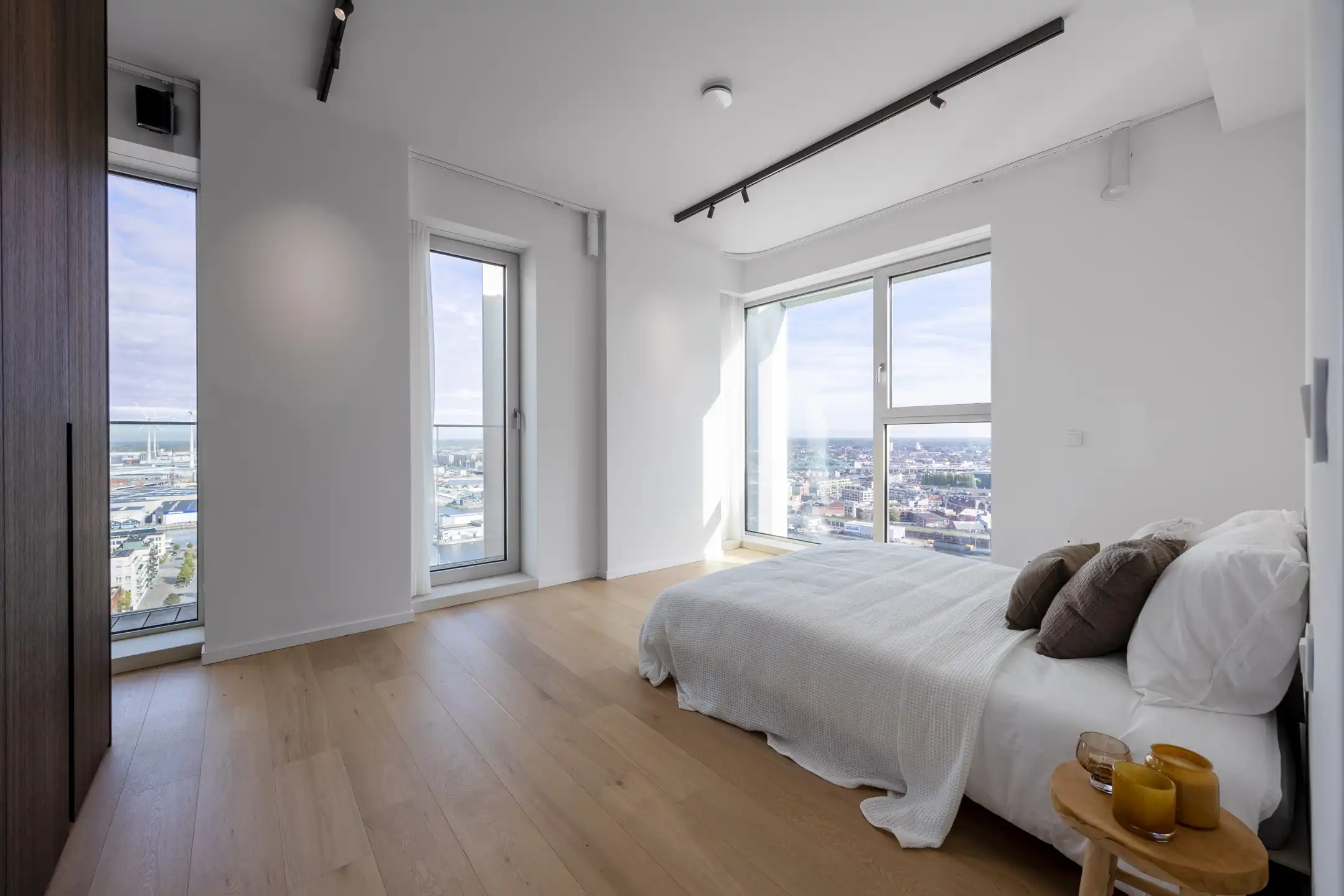 Stijlvol penthouse met panoramisch zicht op stad en haven foto 18