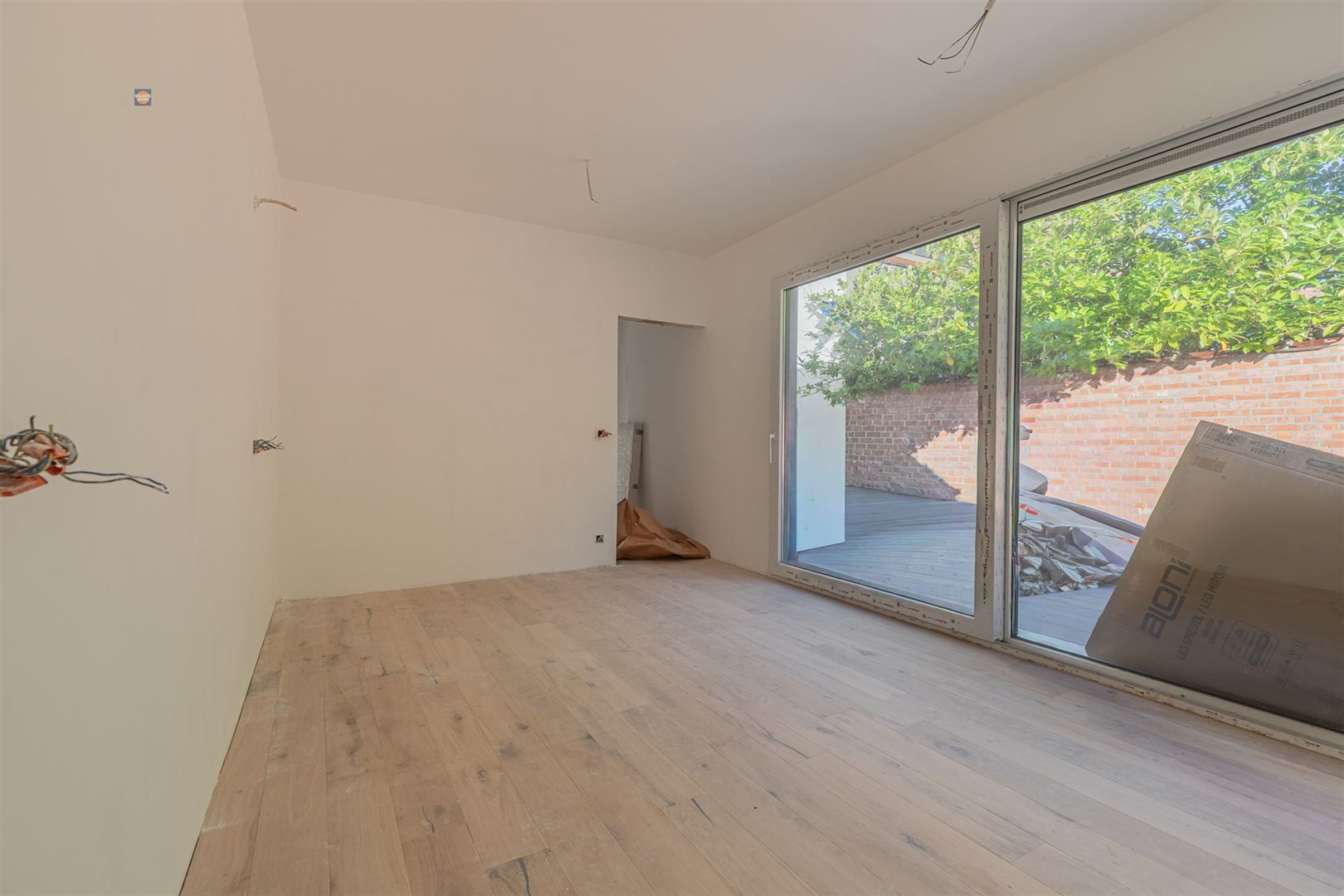 Modern gelijkvloersappartement met terras en tuin foto 8