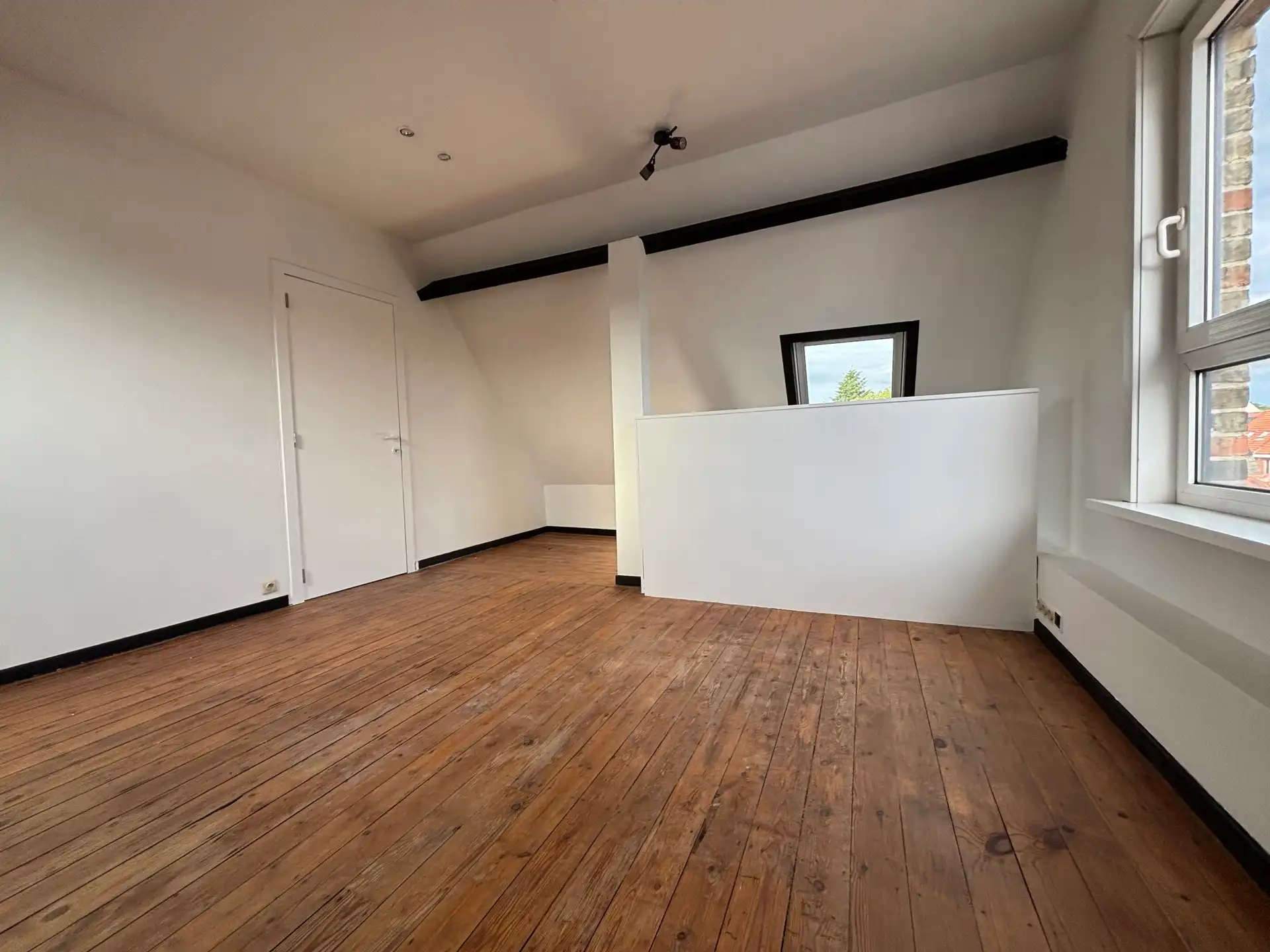 Ruime halfopen bebouwing met 4 slaapkamers en tuin foto 15