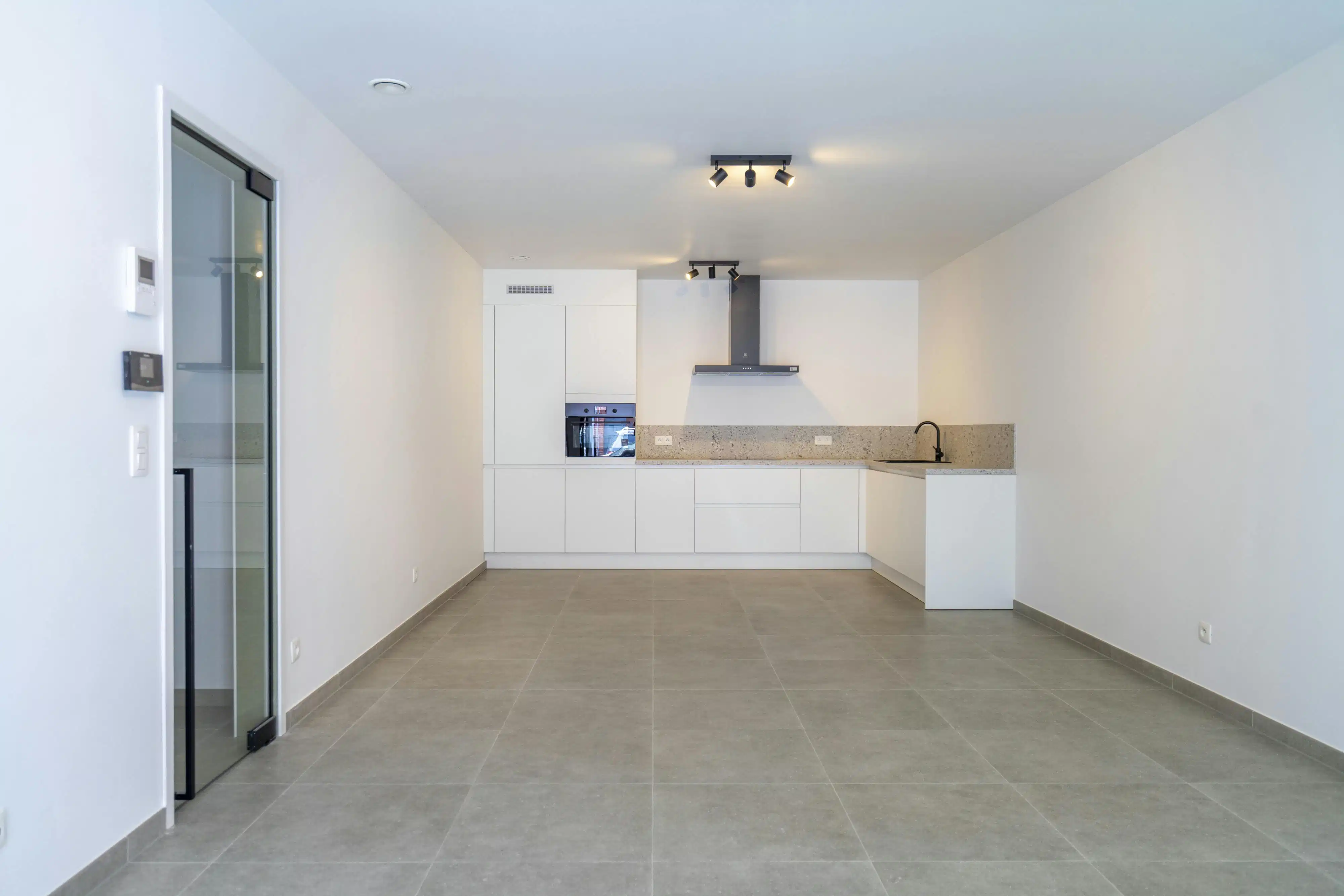 Nieuw en energiezuinig 2-slaapkamerappartement te koop te Wevelgem foto 3