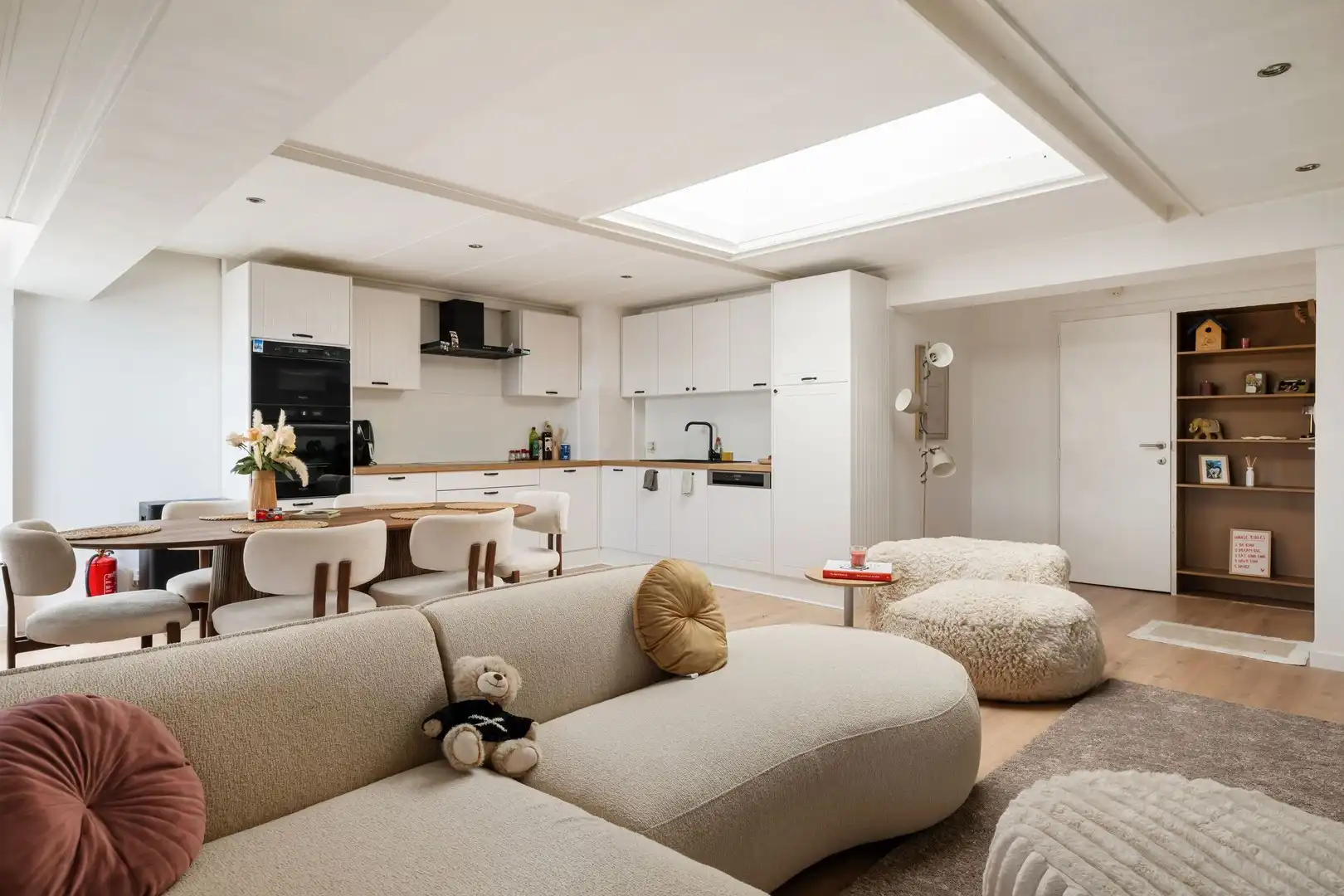 Verrassend ruim volledig opgefrist appartement in hartje Kortrijk met 1 slaapkamer foto 6