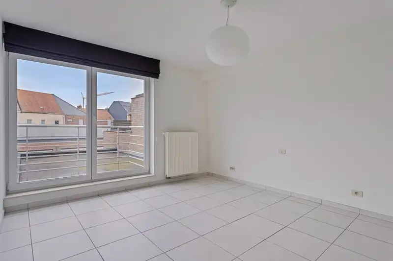 Ruim 2 slaapkamer appartement TE HUUR in residentie Den Hert in hartje Oostrozebeke! foto 11