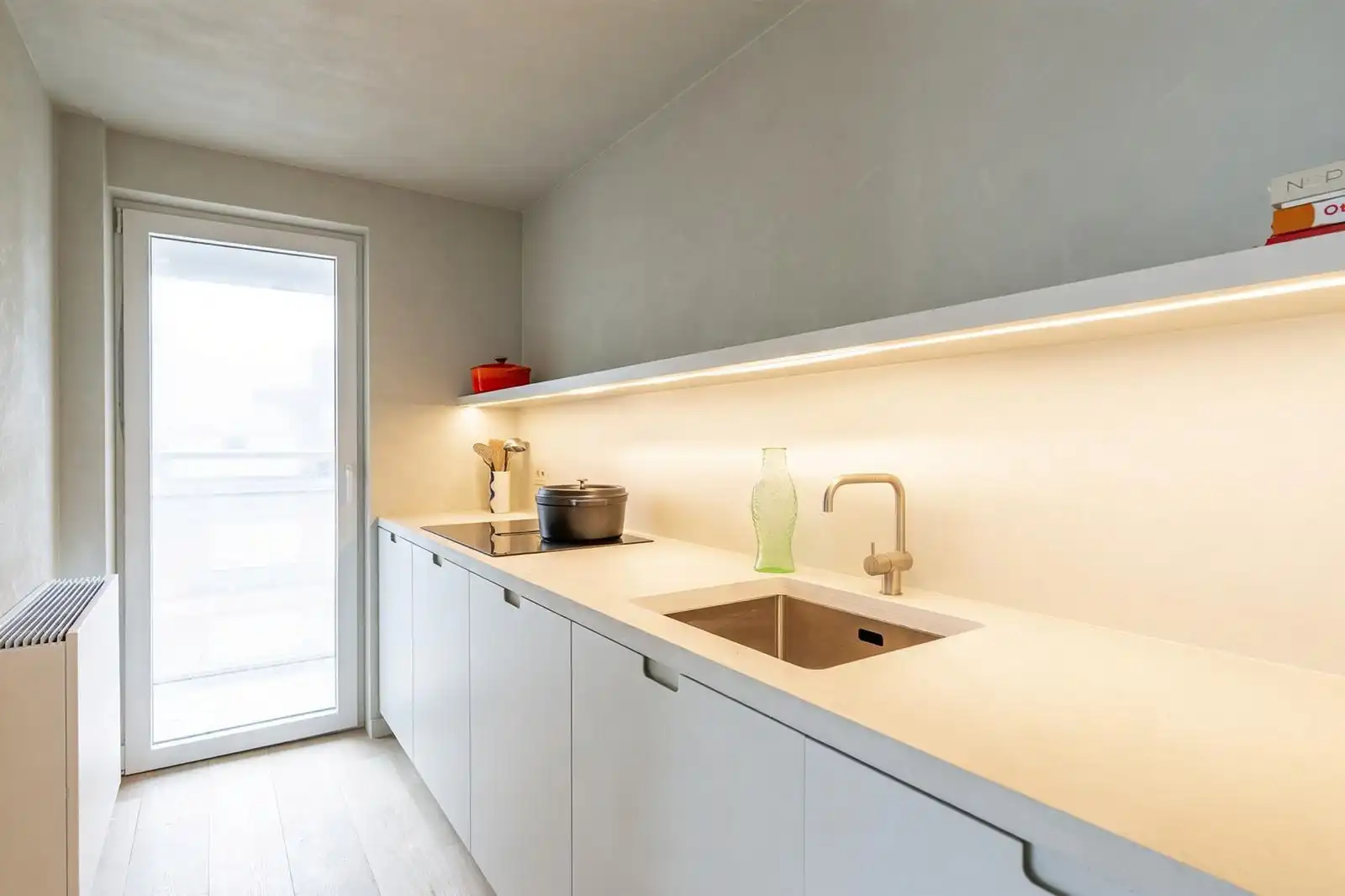 Stijlvol gerenoveerd appartement met zijdelings zeezicht te Koksijde! foto 3