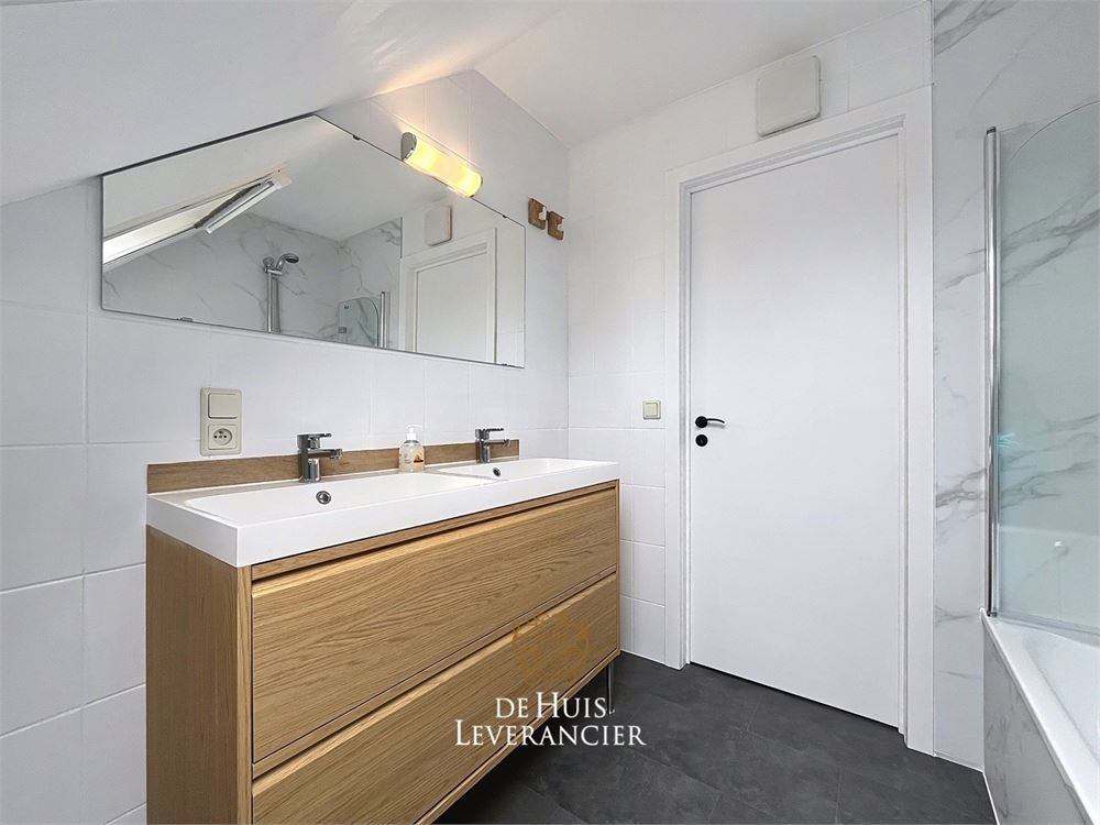 Instapklare, gerenoveerde villa in het hart van Kontich waar rust en comfort gegarandeerd worden foto 26