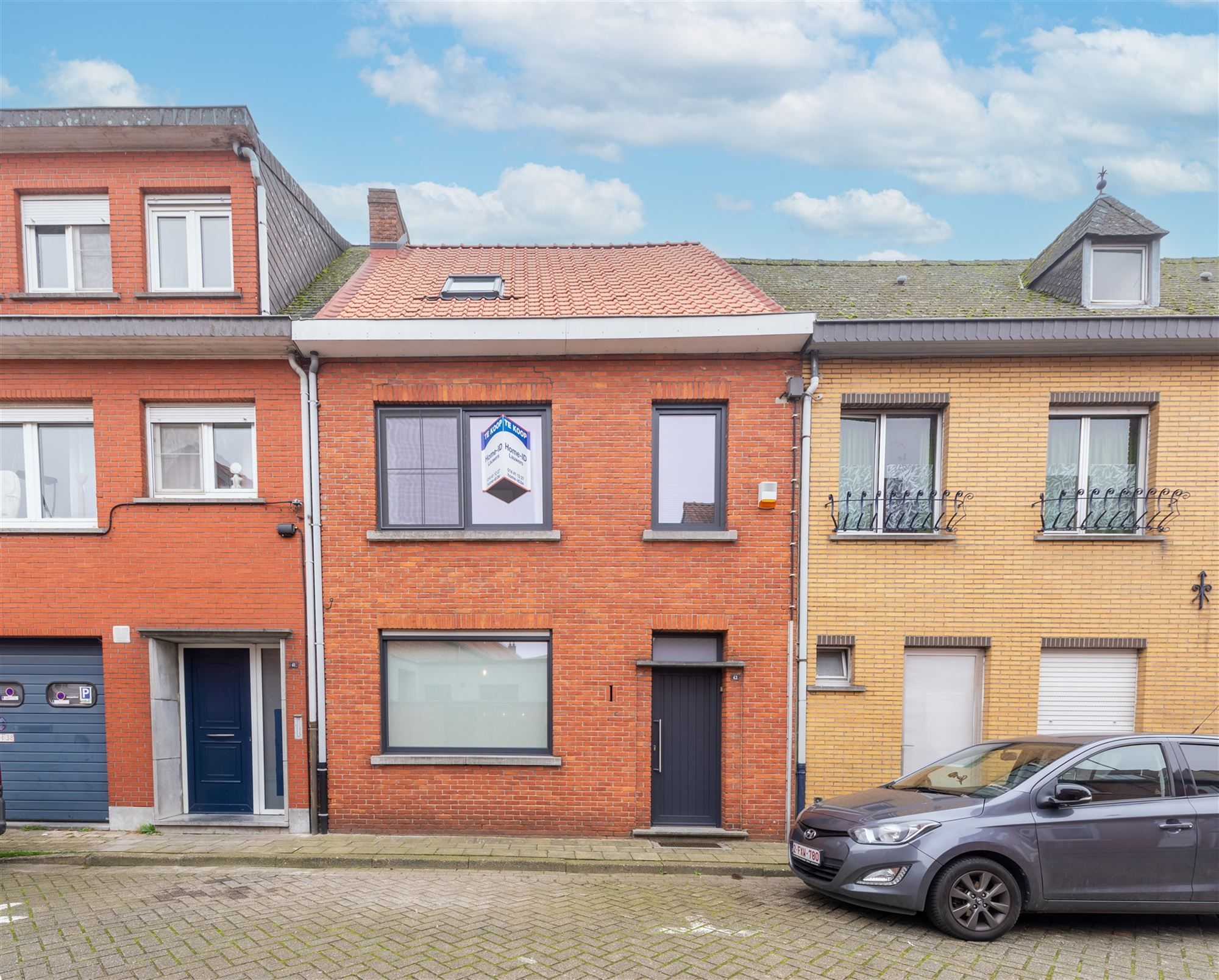 Instapklare woning met grote garage volledig gerenoveerd . foto {{pictureIndex}}