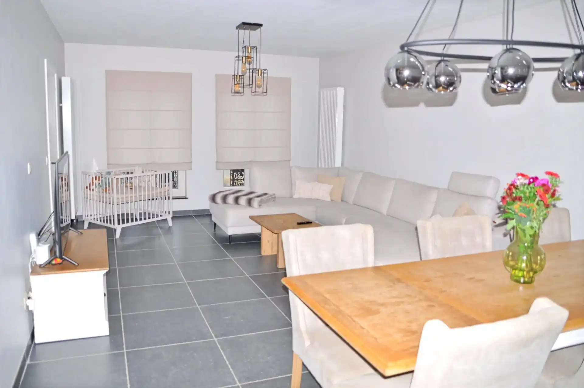 TIJDLOZE GERENOVEERDE WONING MET 2 SLPK’S IN RUSTIGE BUURT IN VELDWEZELT foto 6