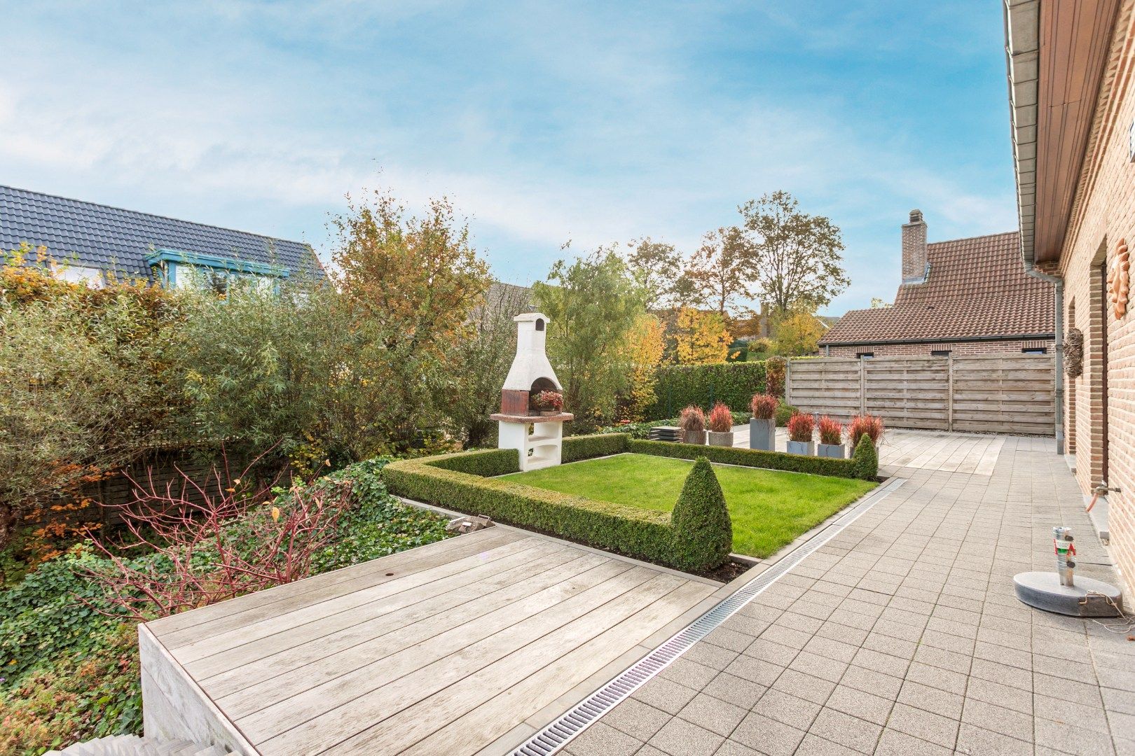 Charmante instapklare woning met 3 SLPKS, tuin & garage foto 15