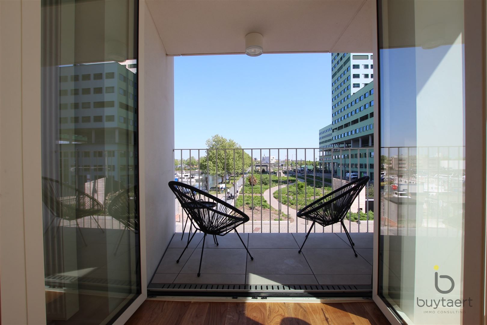 Luxe 3 slpk appartement met een gigantisch terras met zicht op het Kempisch dok. foto 2