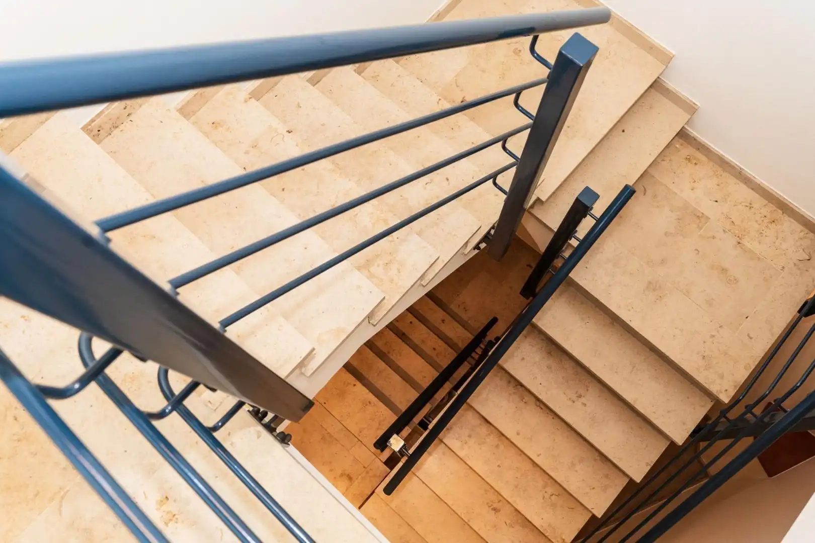 Kantoorruimte:Winkelruimte te huur in Voeren – 184 m² met parkeergelegenheid foto 18