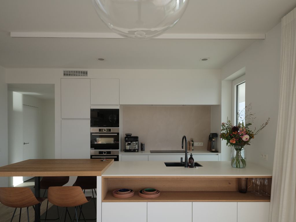 Luxe appartement (BJ 2020) met een adembenemend zicht over het water en de stad. foto 23