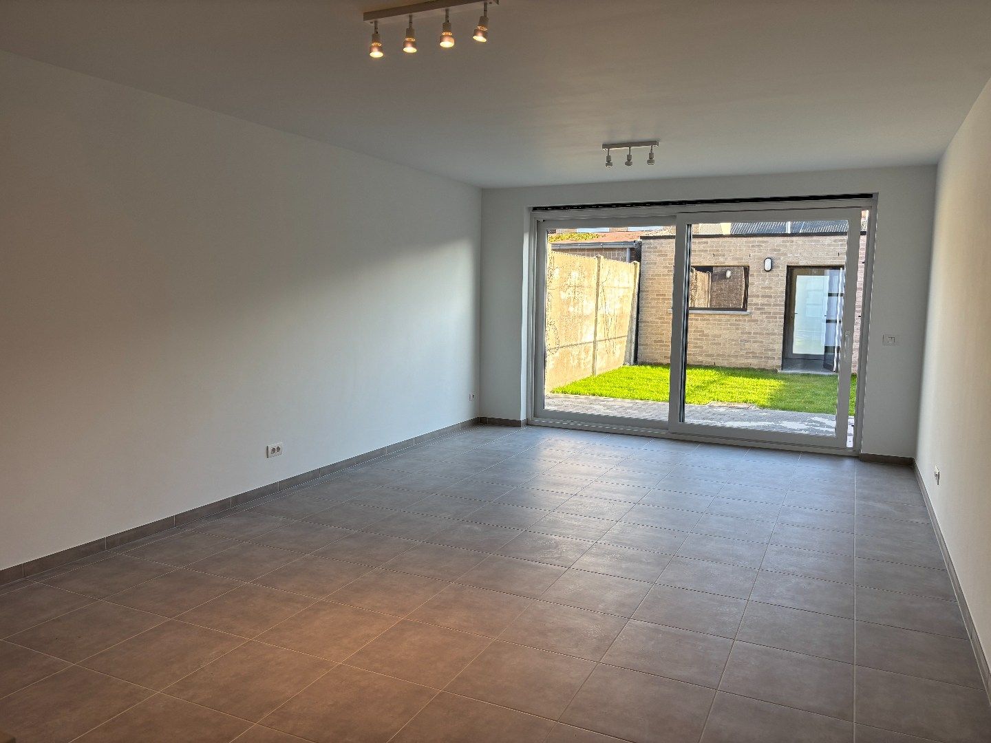 Nieuwbouwwoning met 3 slaapkamers en tuin foto 5