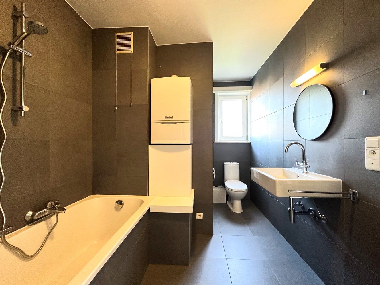 Lichtrijk appartement vlakbij de Coupure foto 9