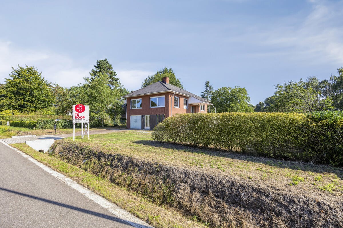 te renoveren huis op een perceel van 2445m² te koop in Geel foto 3