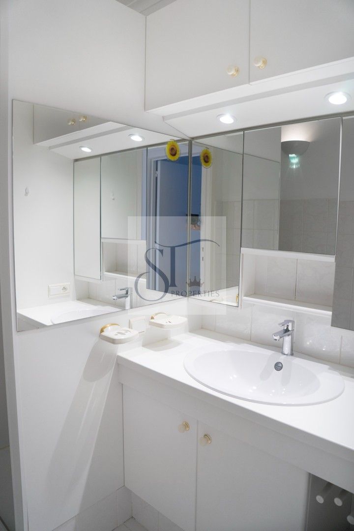 Gemeubeld appartement met zeezicht op toplocatie! foto 15