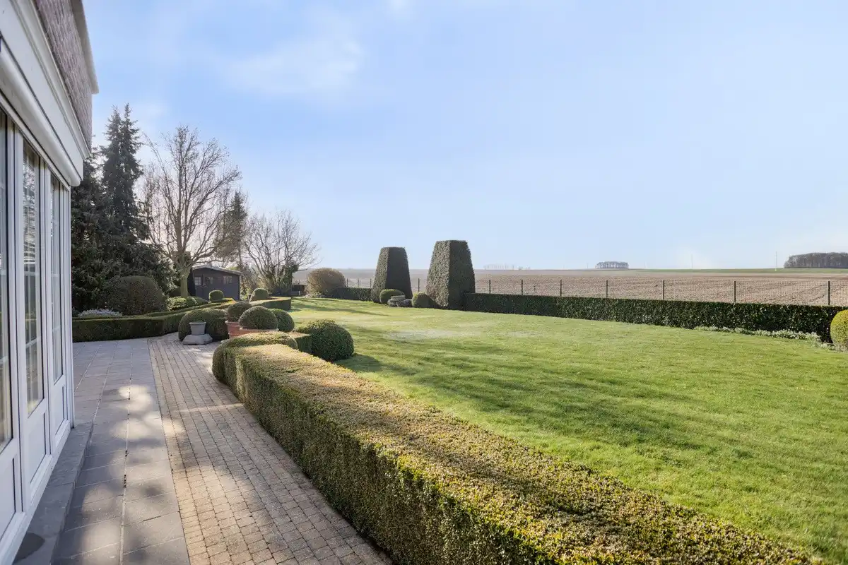 Riante villa met vier slaapkamers en prachtig uitzicht op strategische ligging foto 24