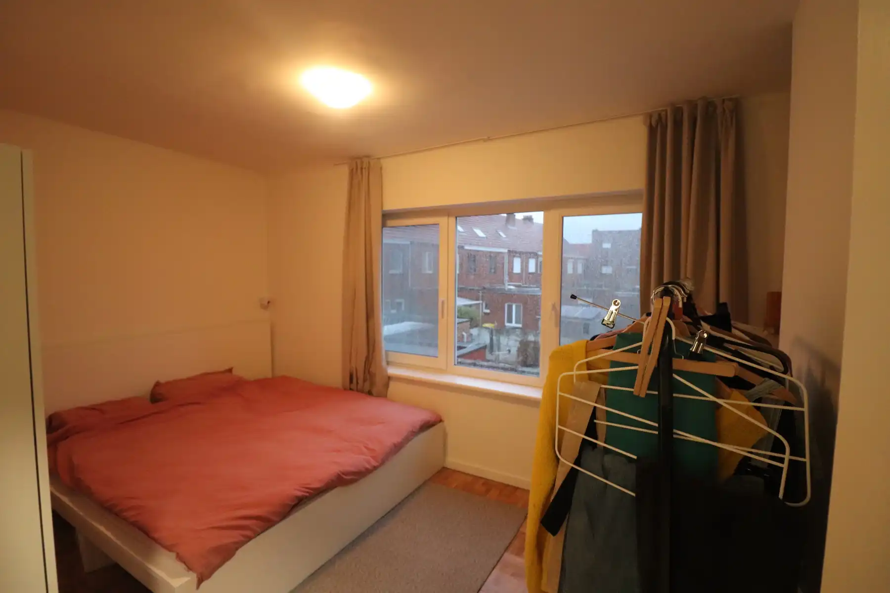 Stadswoning met 3 slaapkamers en tuin. foto 8