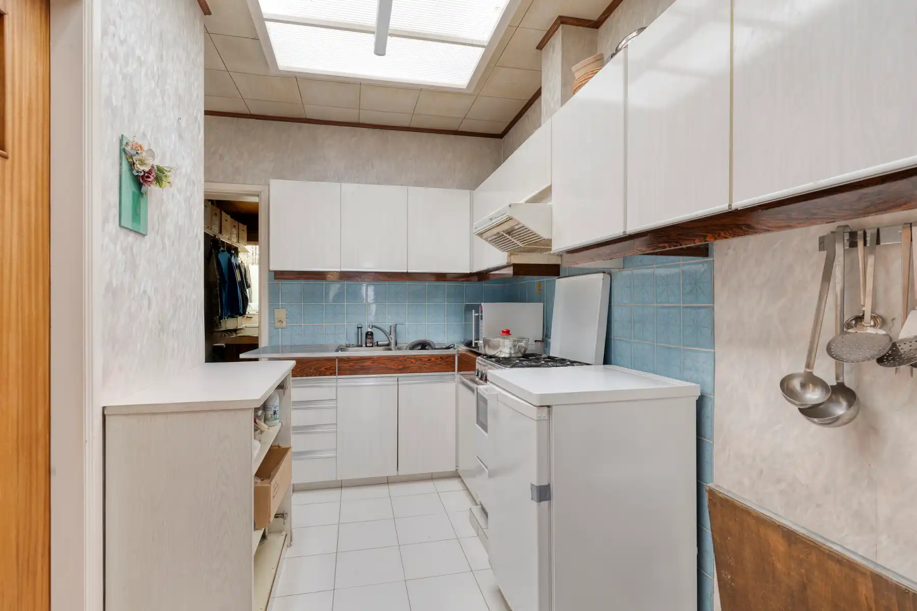 Te renoveren woning met ruime tuin. foto 5