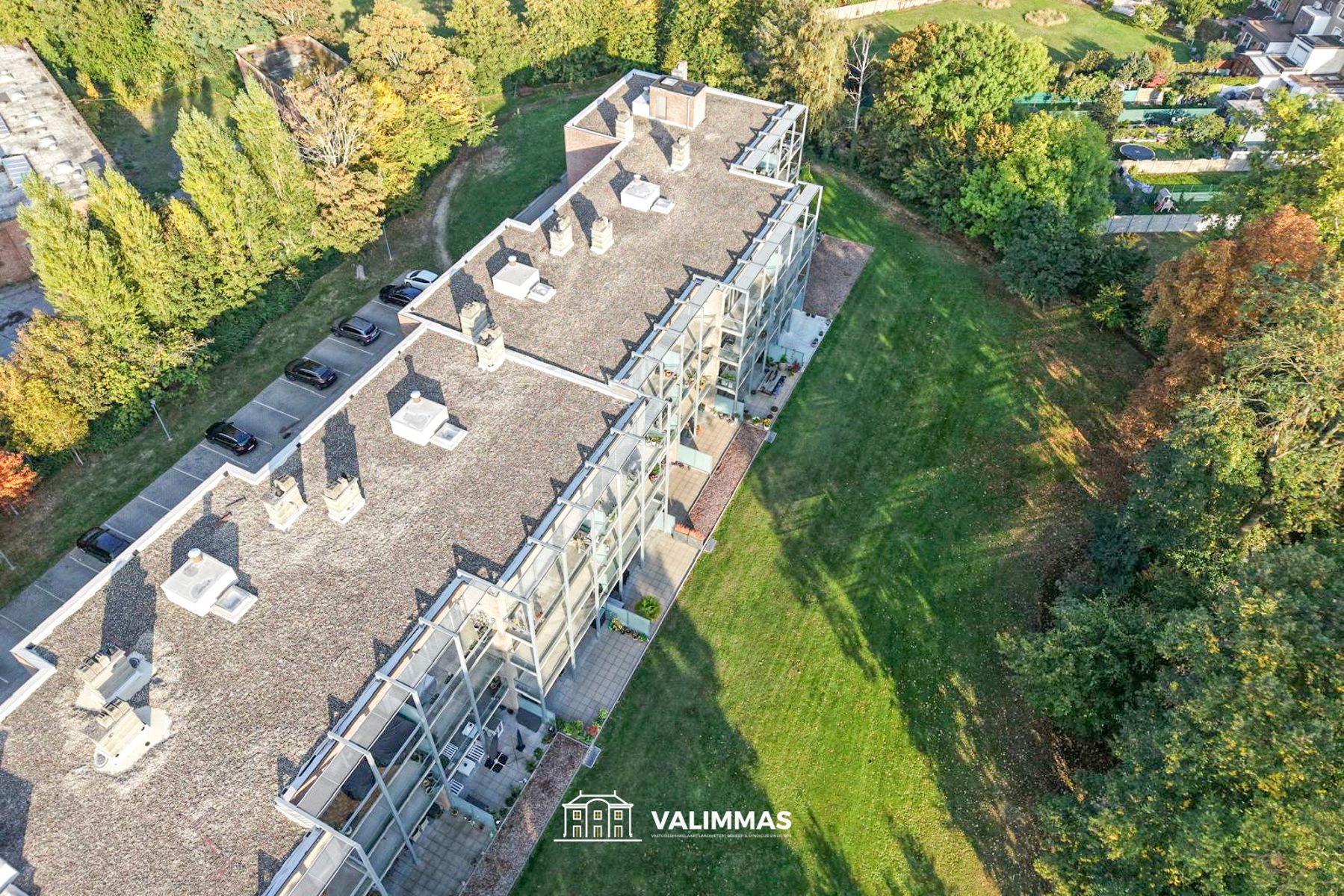 Instapklaar appartement met terras, kelder en event. garage. foto 11