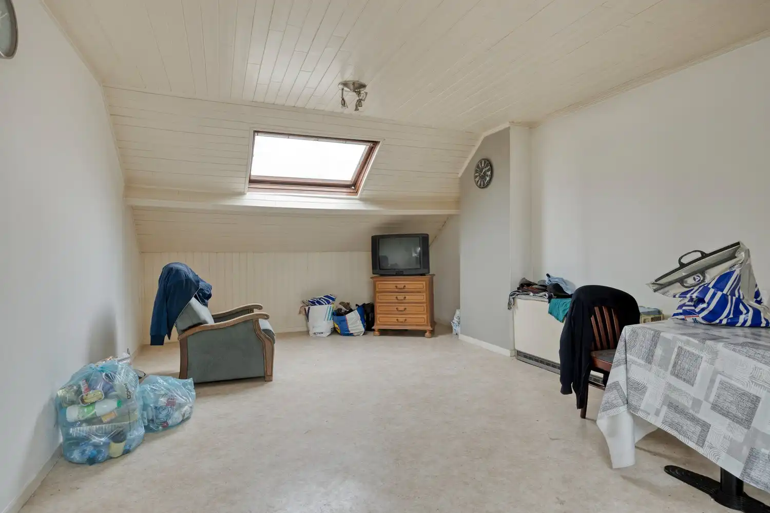 Appartementsgebouw met 1 commerciële ruimte, 2 twee slaapkamer appartementen en 1 studio op wandelafstand van Sint-Pietersstation foto 24