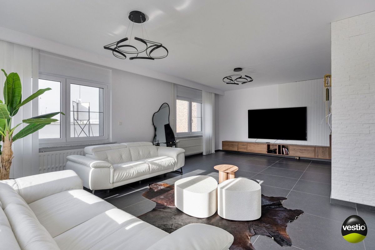 RUIME RUSTIG GELEGEN WONING MET 3 SLK EN POLYVALENT BIJGEBOUW OP 23A75CA. foto 6