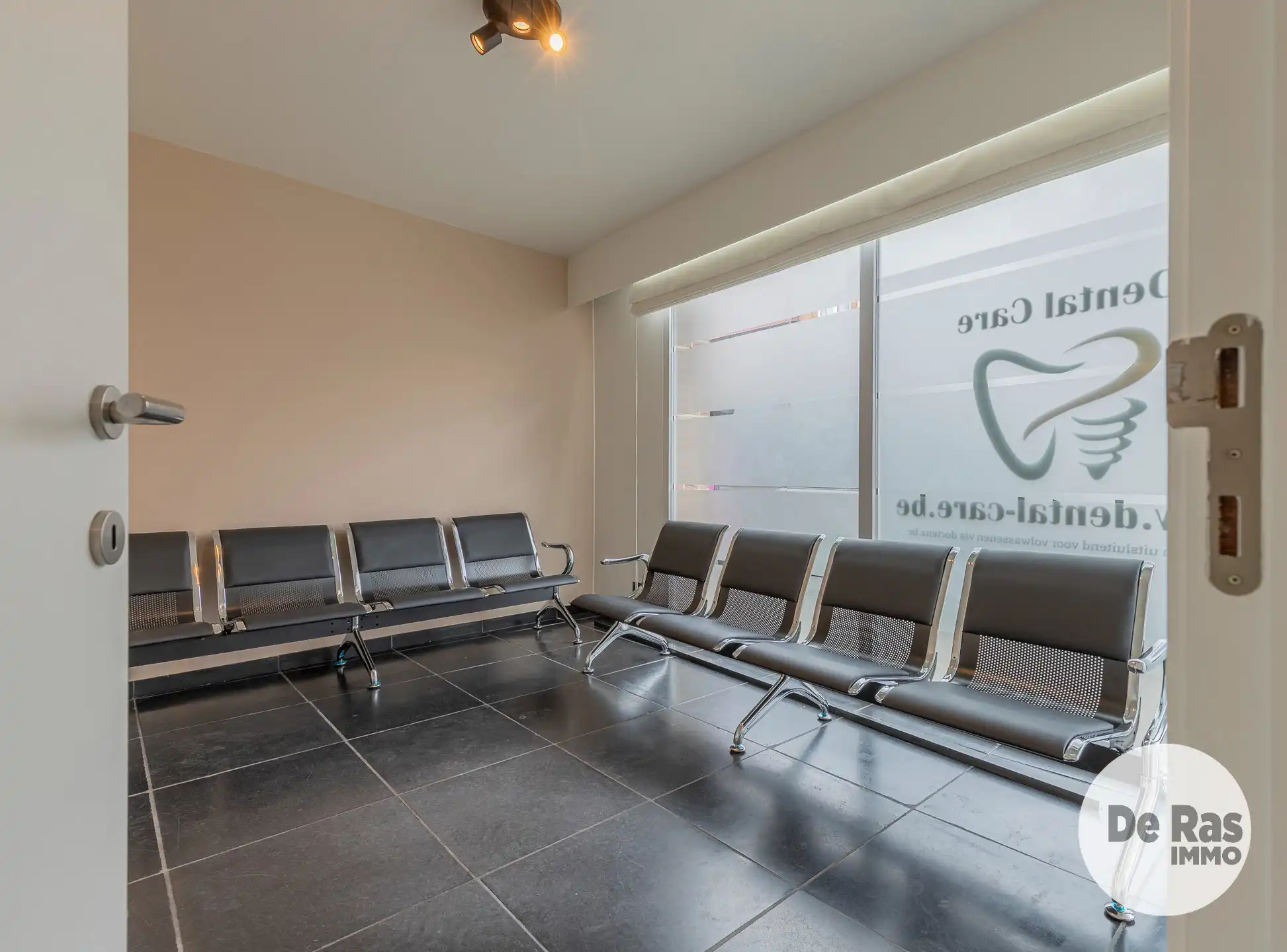 Splinternieuwe tandartspraktijk in centrum–145 m²-3 kabinetten foto 10