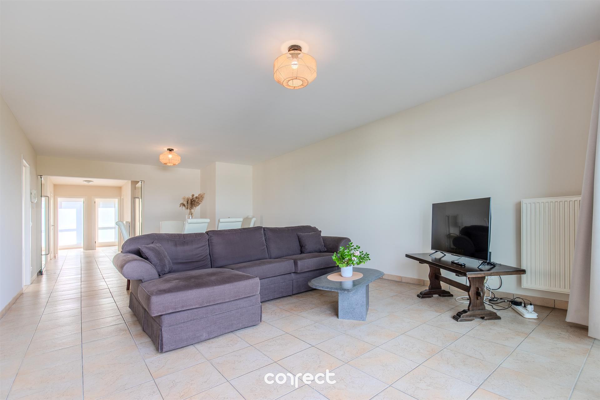 Lichtrijk en instapklaar 3 slaapkamer appartement met zicht op de IJzer. foto 2