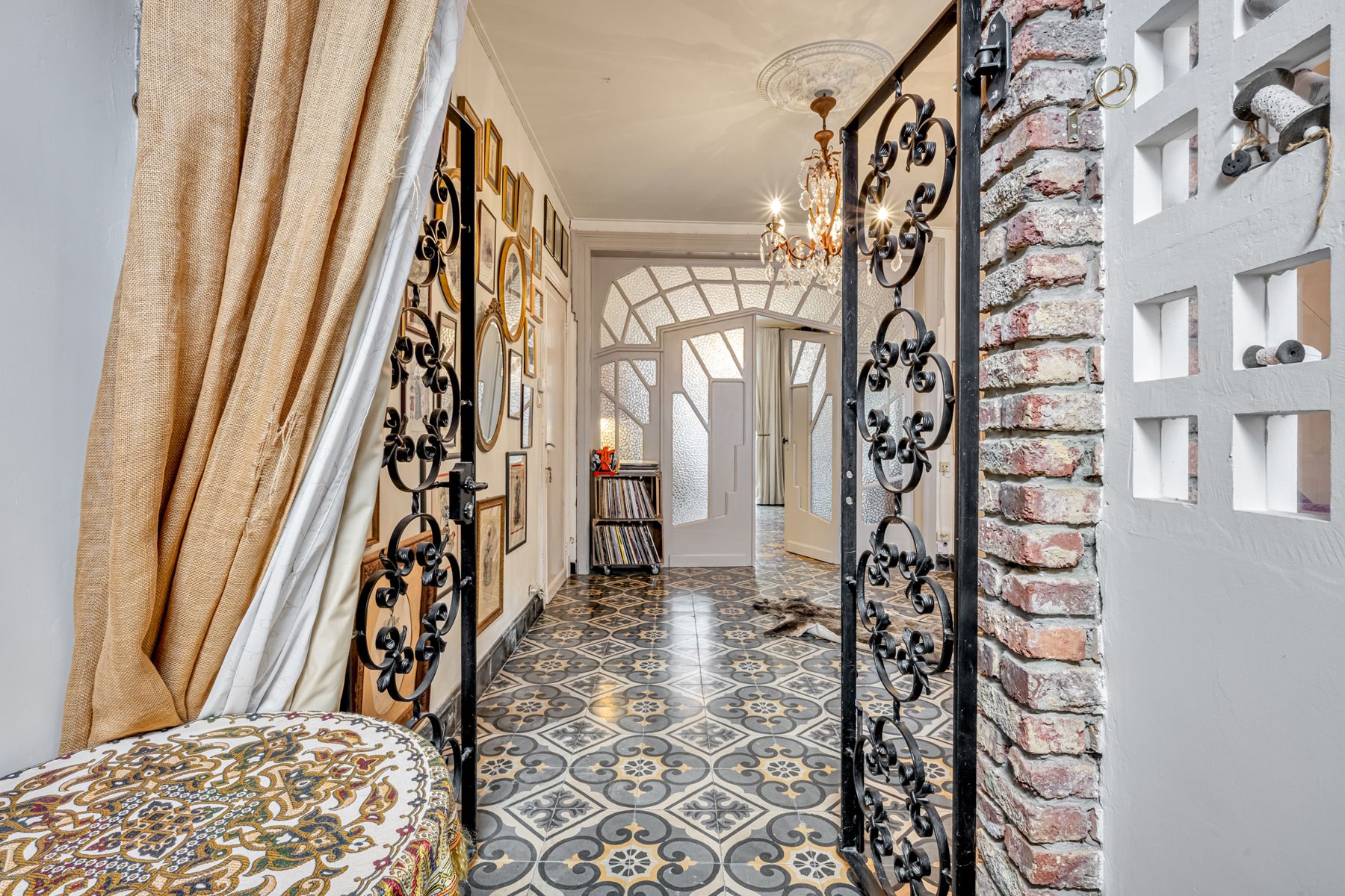 Karaktervolle woning te koop met 5 slaapkamers foto 11