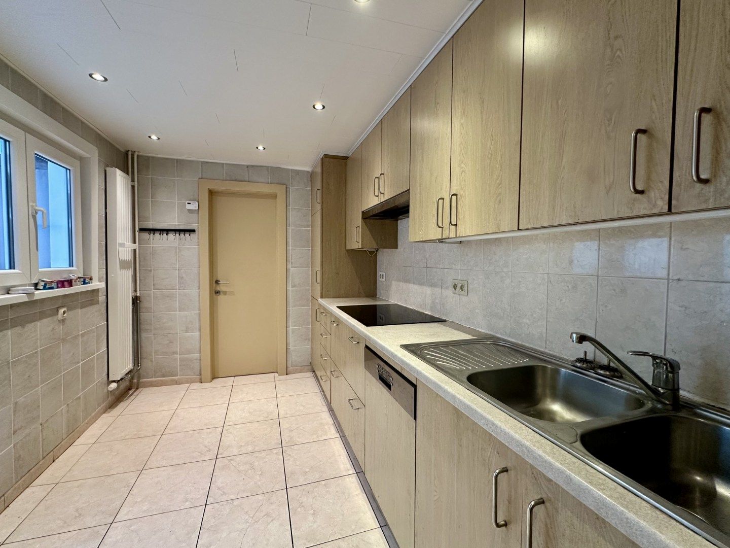 Ruime woning met 3 slaapkamers in Sint-Jozef, Brugge foto 3