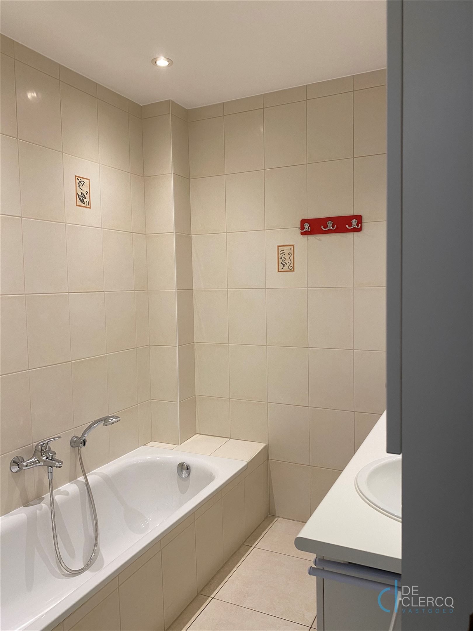 Ruim appartement met terras én garage te huur in Lochristi!  foto 7