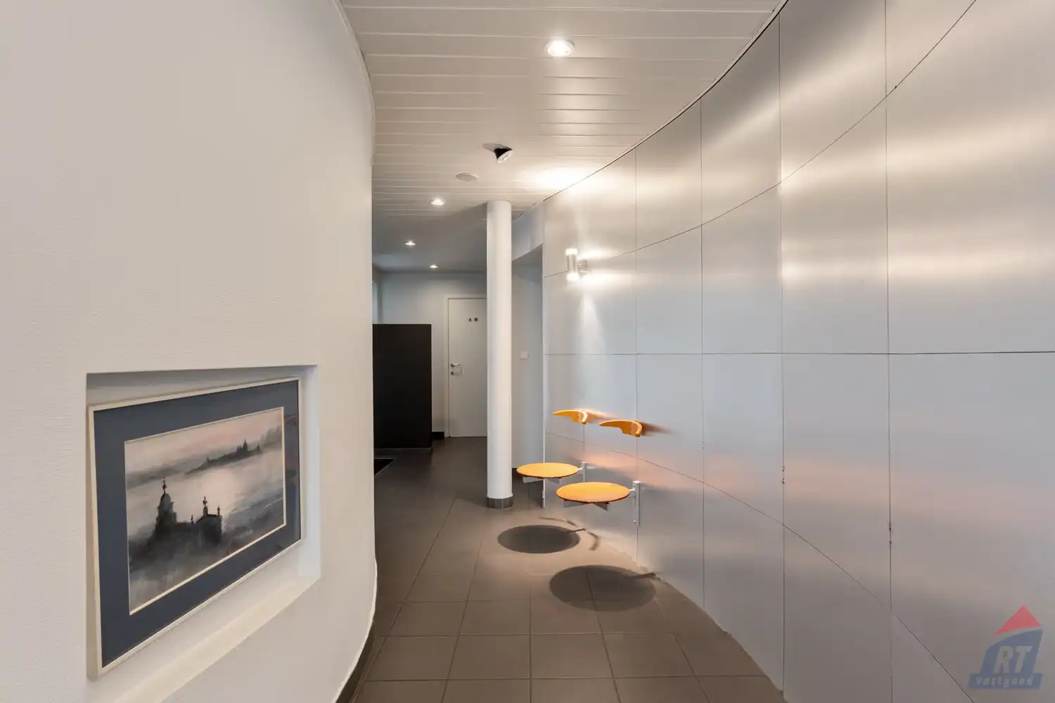 Veelzijdig pand met praktijkruimte en duplex appartement op toplocatie in Sint-Truiden foto 3