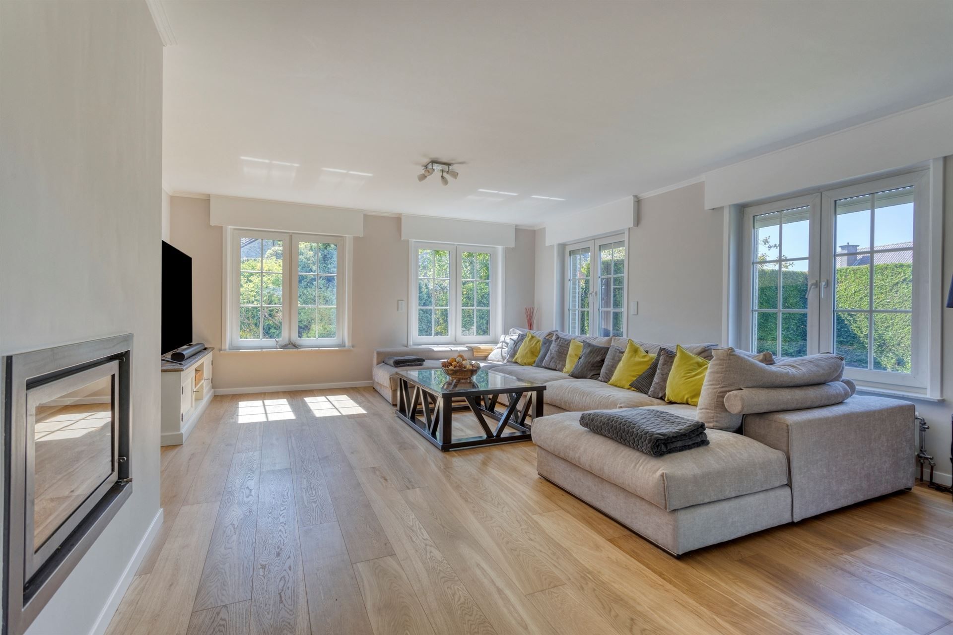 Prachtig gerenoveerde villa op mooi perceel foto 8