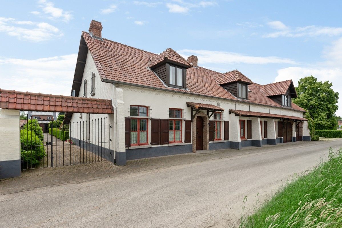 Hoeve met authentieke, karaktervolle elementen vlakbij de dorpskern van Zoersel en op wandelafstand van de groenste long van de Kempen. foto 1