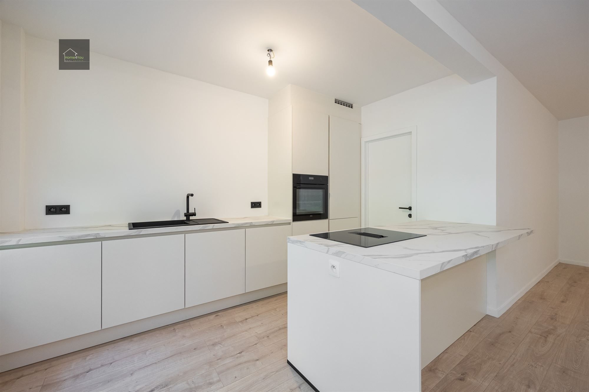 Gerenoveerd appartement met zonnepanelen in kleinschalige blok foto 2
