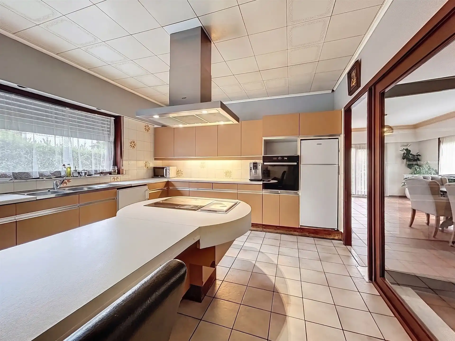 Woning met magazijn en kantoor op perceel van 2185m² foto 5