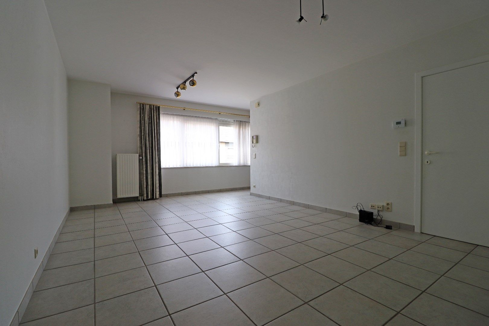 Verzorgd appartement met ruim terras foto 3