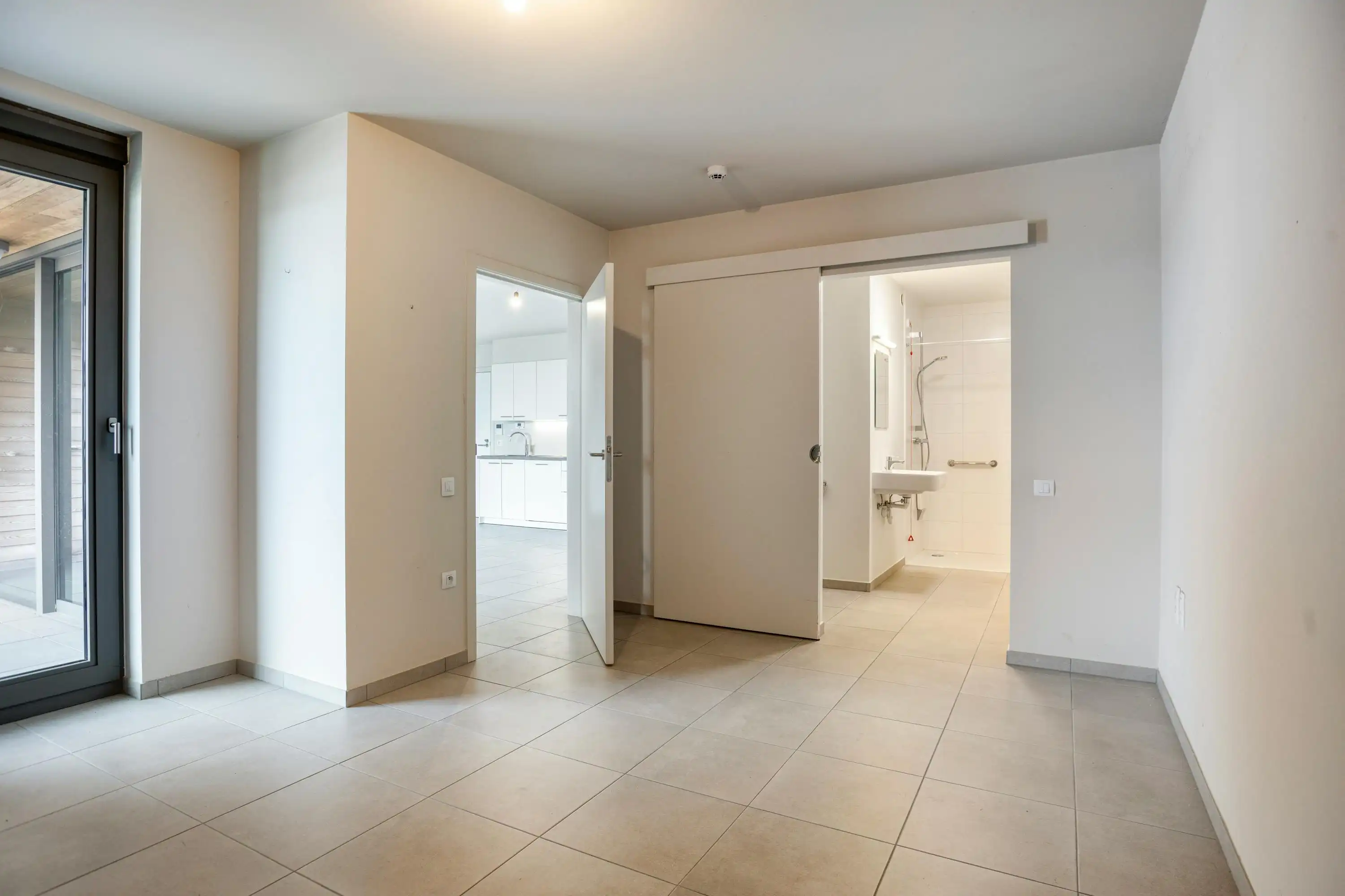 Instapklaar éénslaapkamerappartement met terras in Moorslede foto 4