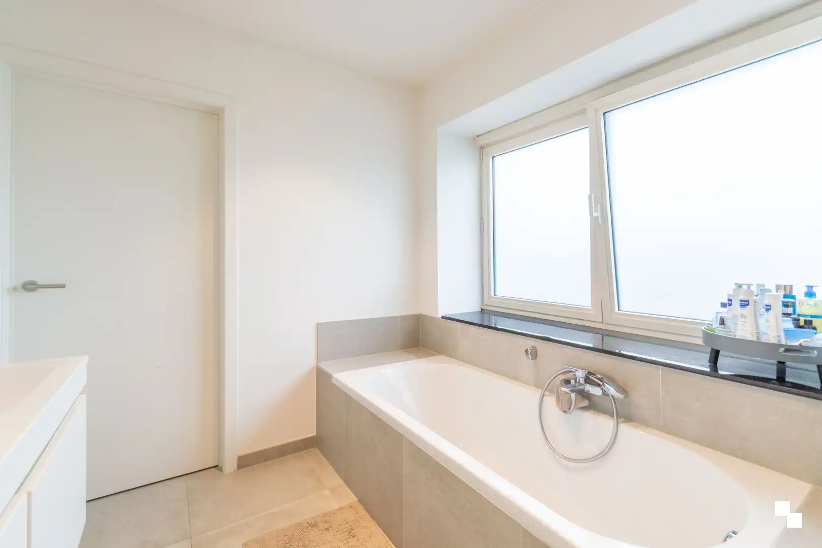 Ruime instapklare duplex met terras in hartje Merelbeke foto 11