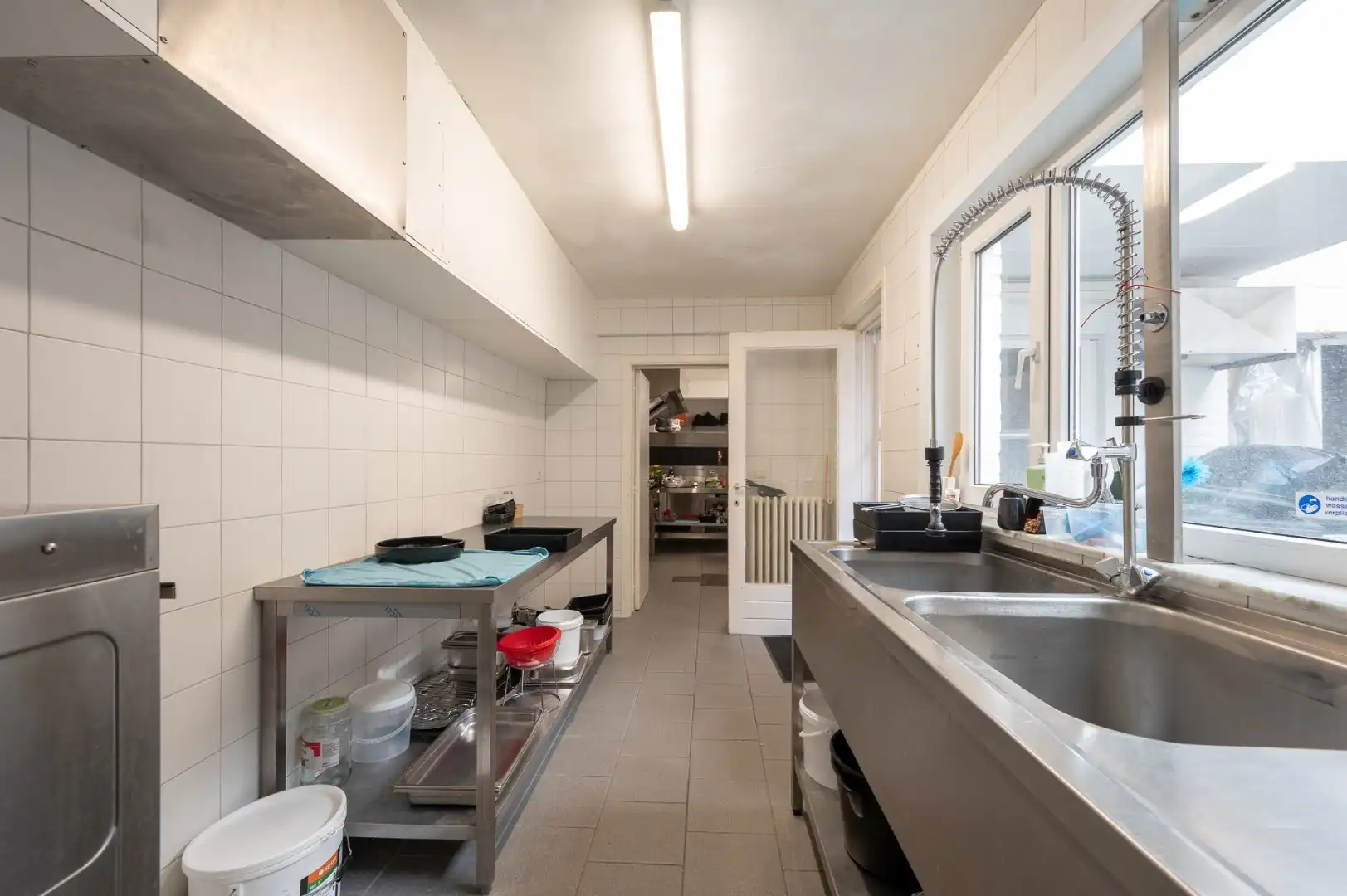 Verhuurd handelspand gelegen op de Lippenslaan vlakbij de Elizabetlaan (5% rendement) foto 9