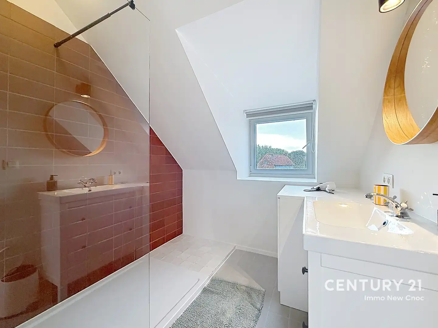 Charmante woning in Brugge (1937) met 4 slaapkamers, 2 badkamers en 155 m² woonoppervlakte op een perceel van 126 m² foto 23