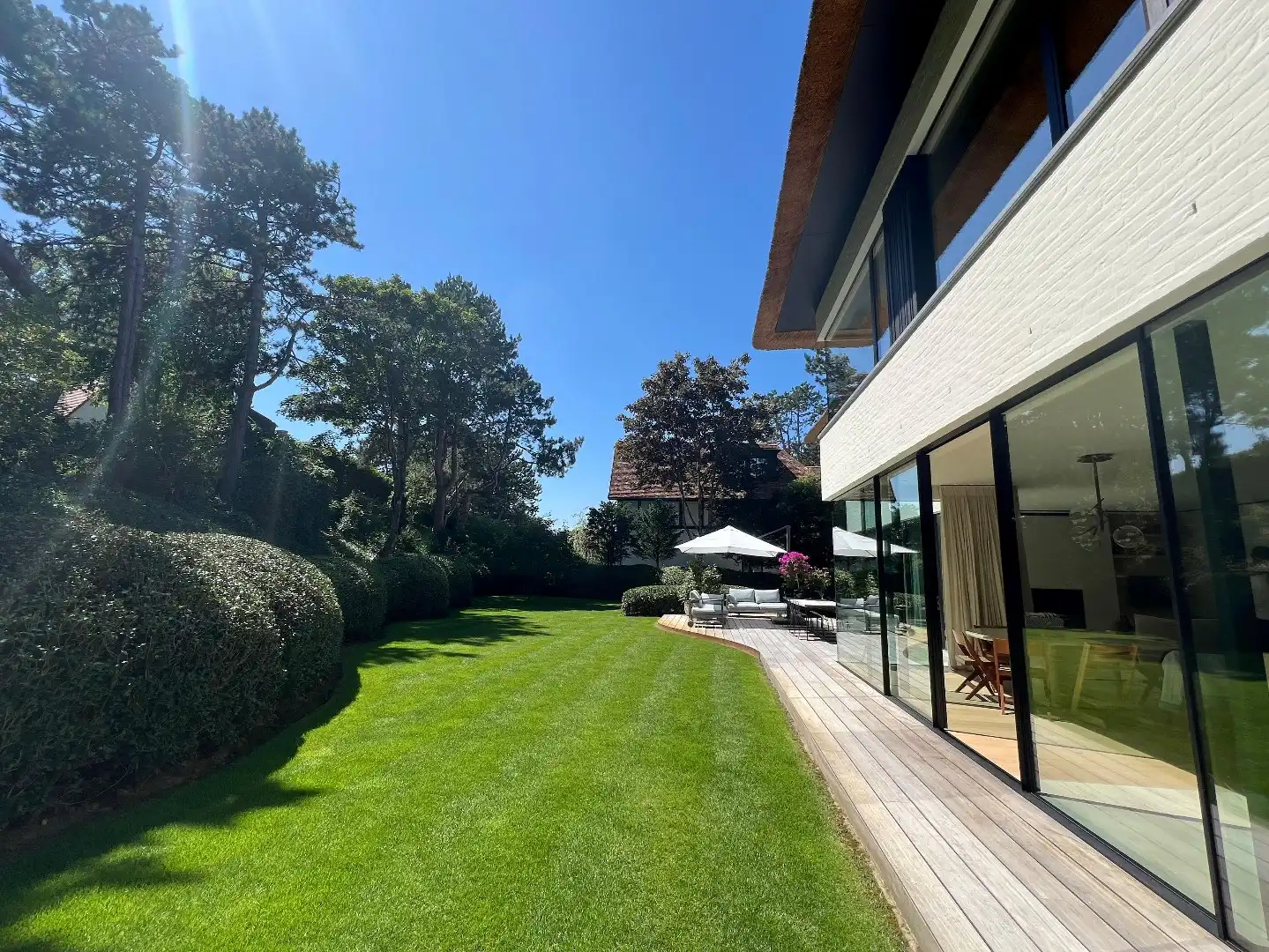 Luxueuze villa gelegen op een zeer rustige en begeerde ligging op enkele passen van het Albertplein foto 3