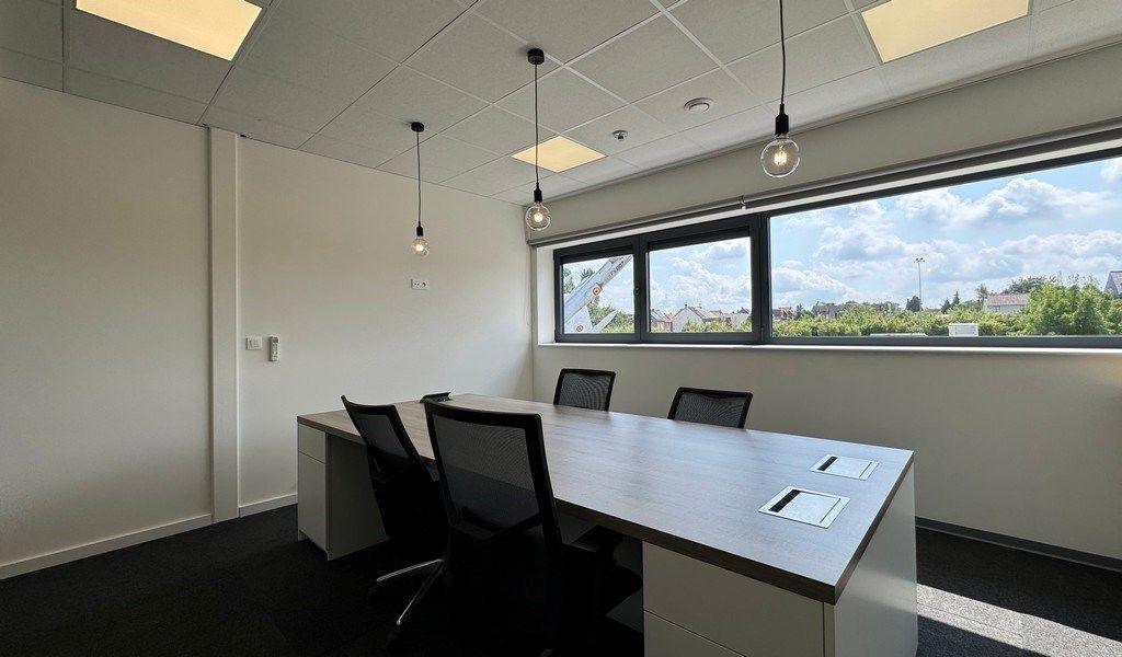 Gerenoveerde instapklare kantoren te huur aan station van Lint foto 10