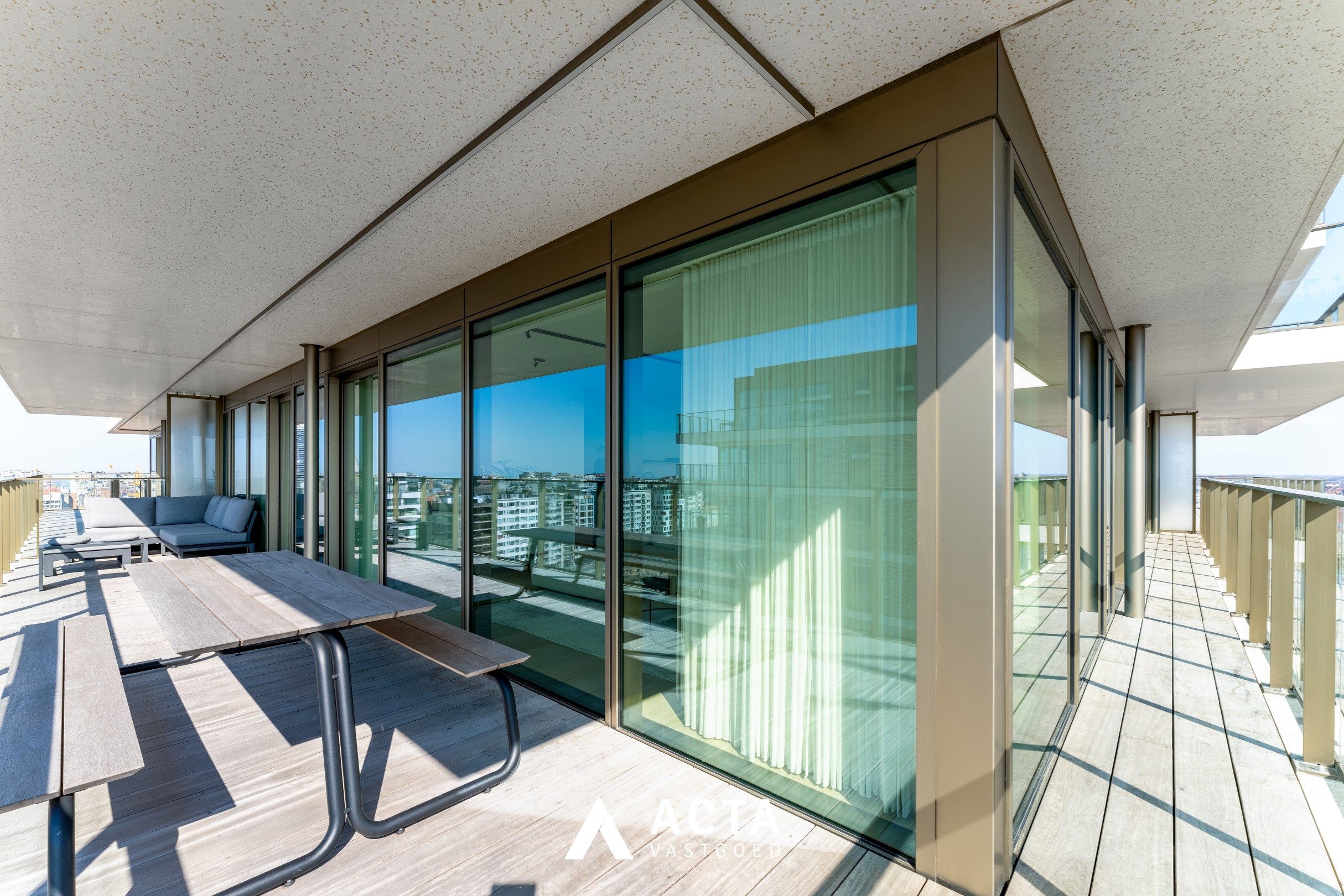Luxueus afgewerkt nieuwbouw appartement in SKY TOWER ONE foto 23