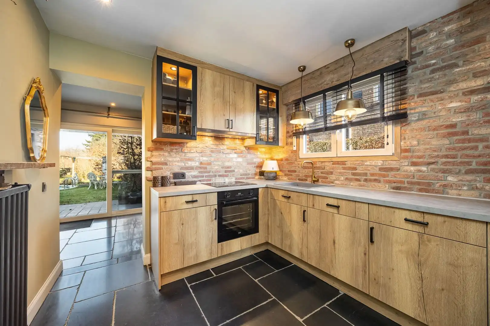 Een thuis vol sfeer met 5 slpks en een mooie tuin! foto 7