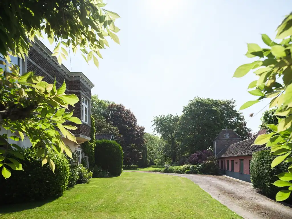 Bijzonder ruime en karaktervolle herenwoning met prachtige parktuin van ca. 6.800 m² in Oostakker foto 2