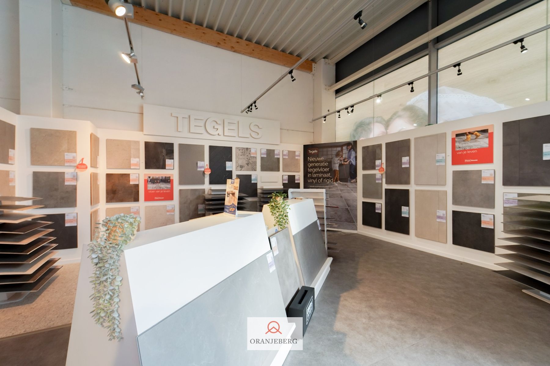 In de schaduw van de IKEA: winkel-magazijn van 750 m² +P! foto 30