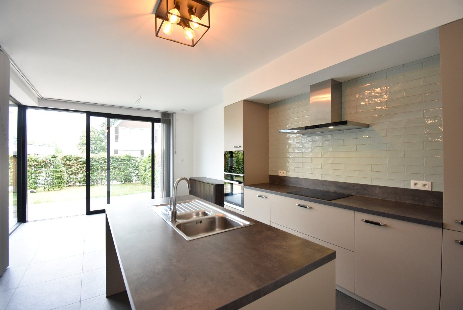 Aantrekkelijk recent gelijkvloers appartement, met 1 slaapkamer, ruim terras, privétuin en standplaats in centrum van Beverst.  foto 13