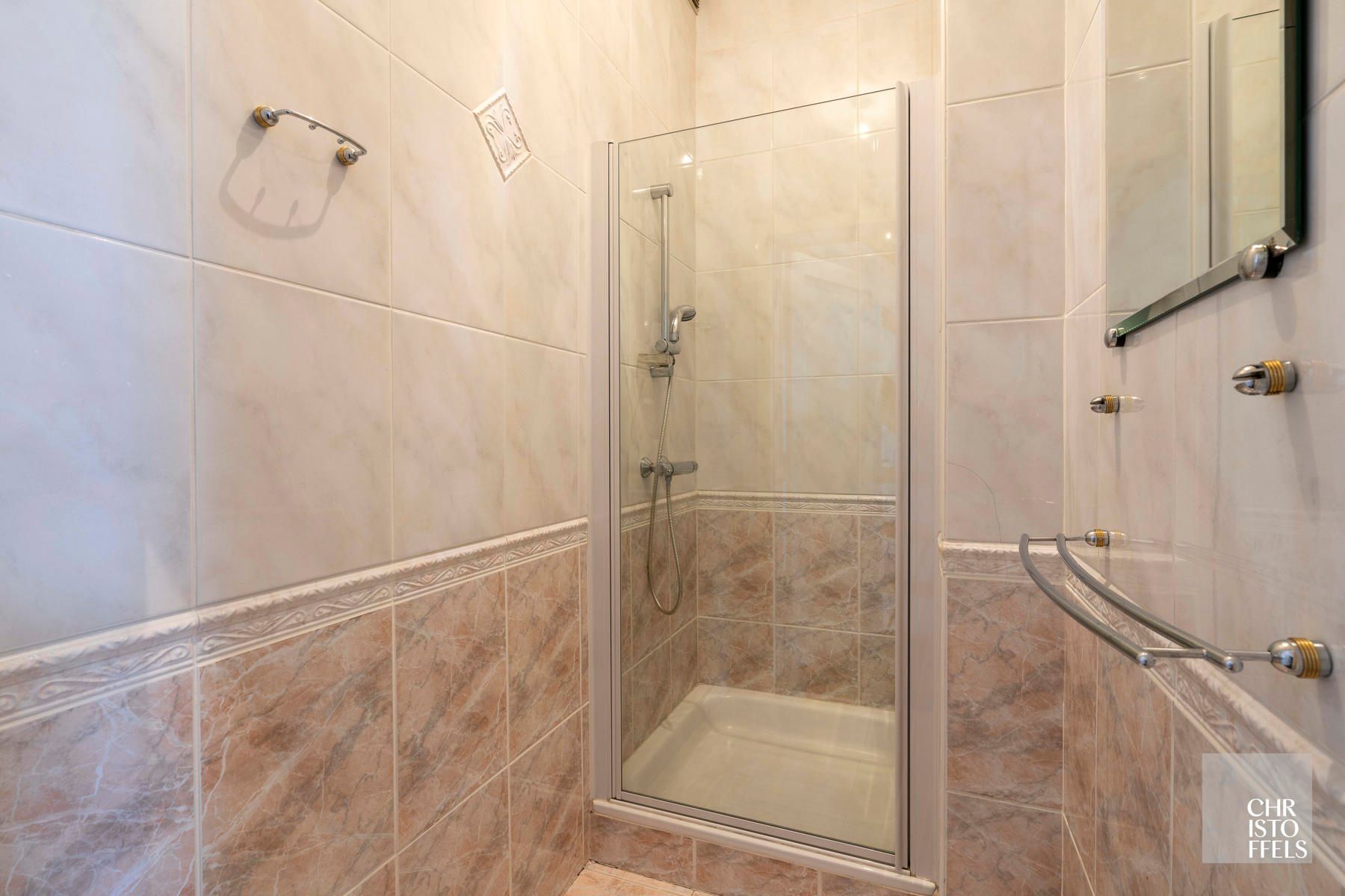 Tijdloze elegante villa met praktijkruimte (422 m²) op perceel van 1.672 m² foto 15